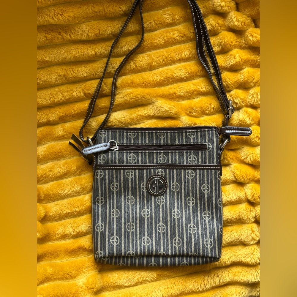 NWT GIANI BERNINI CROSSBODY